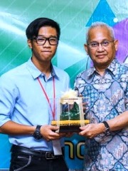 Mohammad Fiqri Wilter Mister Innovation World 2018 award winner Innompic Games UniKL Vice-President Dato Azaman