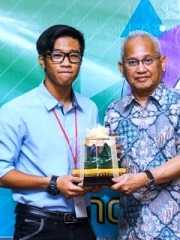 Mohammad Fiqri Wilter Mister Innovation World 2018 award winner Innompic Games UniKL Vice-President Dato Azaman